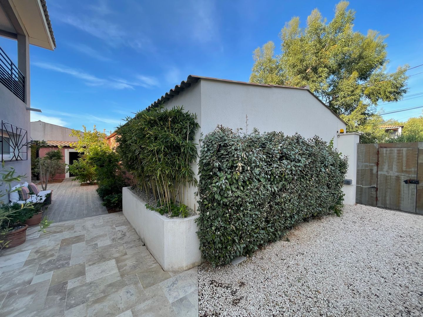 local d'activités de 341m², Rougiers (Var)