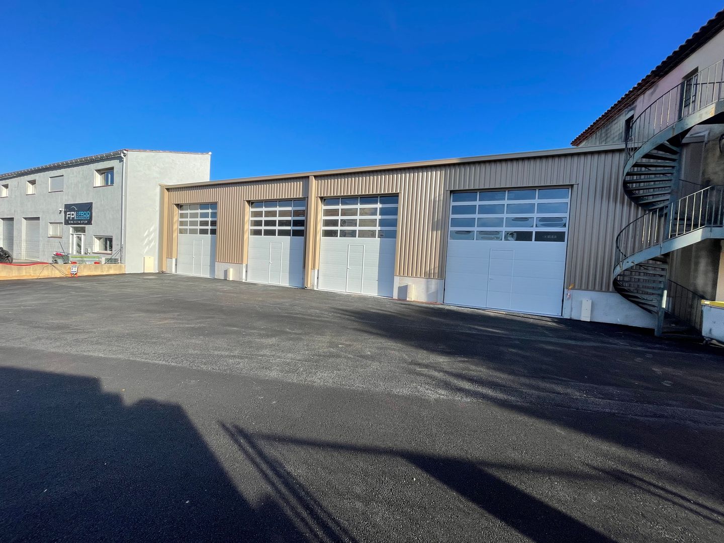 entrepôt de 111m², La Crau (Var)