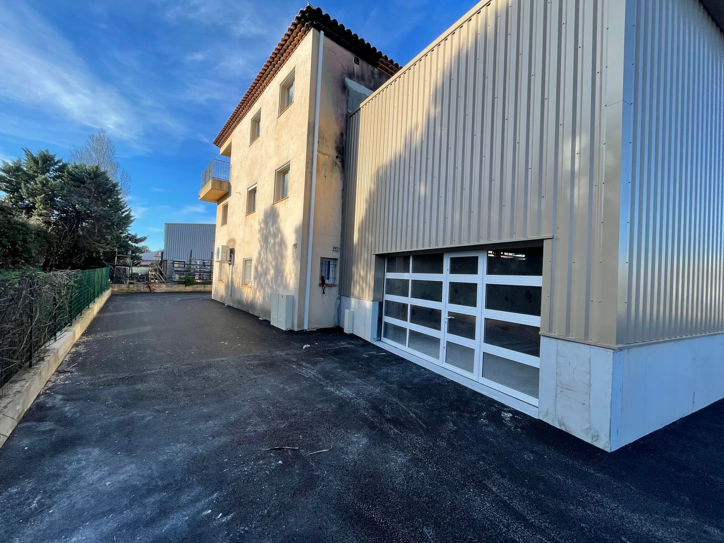 entrepôt de 111m², La Crau (Var)