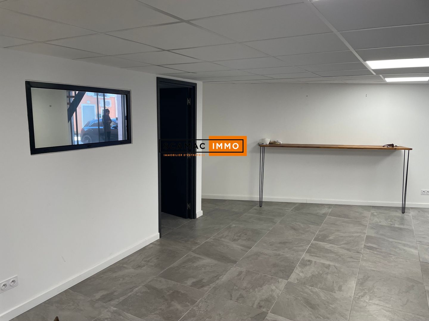 local d'activités de 188m², La Crau (Var)