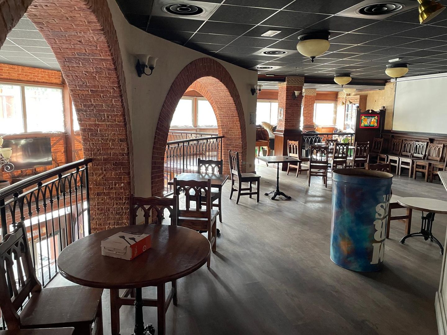 local commercial de 540m², Fréjus (Var)