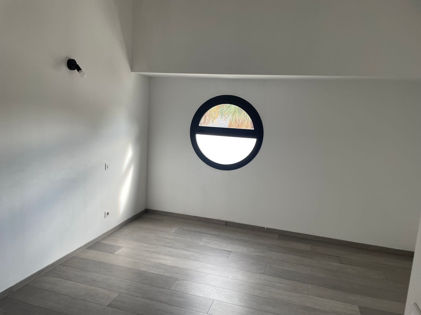 entrepôt de 100m², Six-Fours-les-Plages (Var)