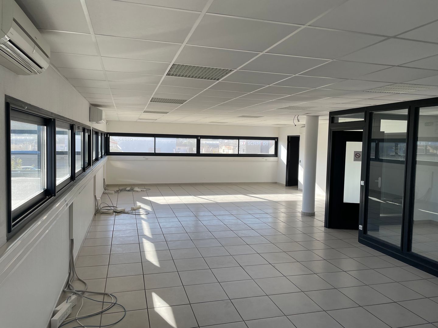 local d'activités de 196m², Six-Fours-les-Plages (Var)