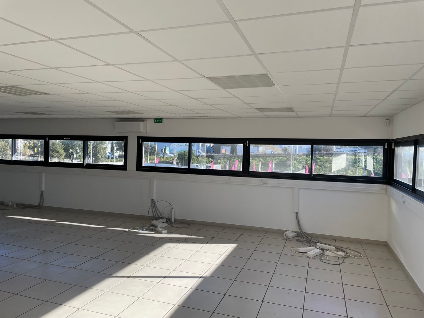 local d'activités de 196m², Six-Fours-les-Plages (Var)