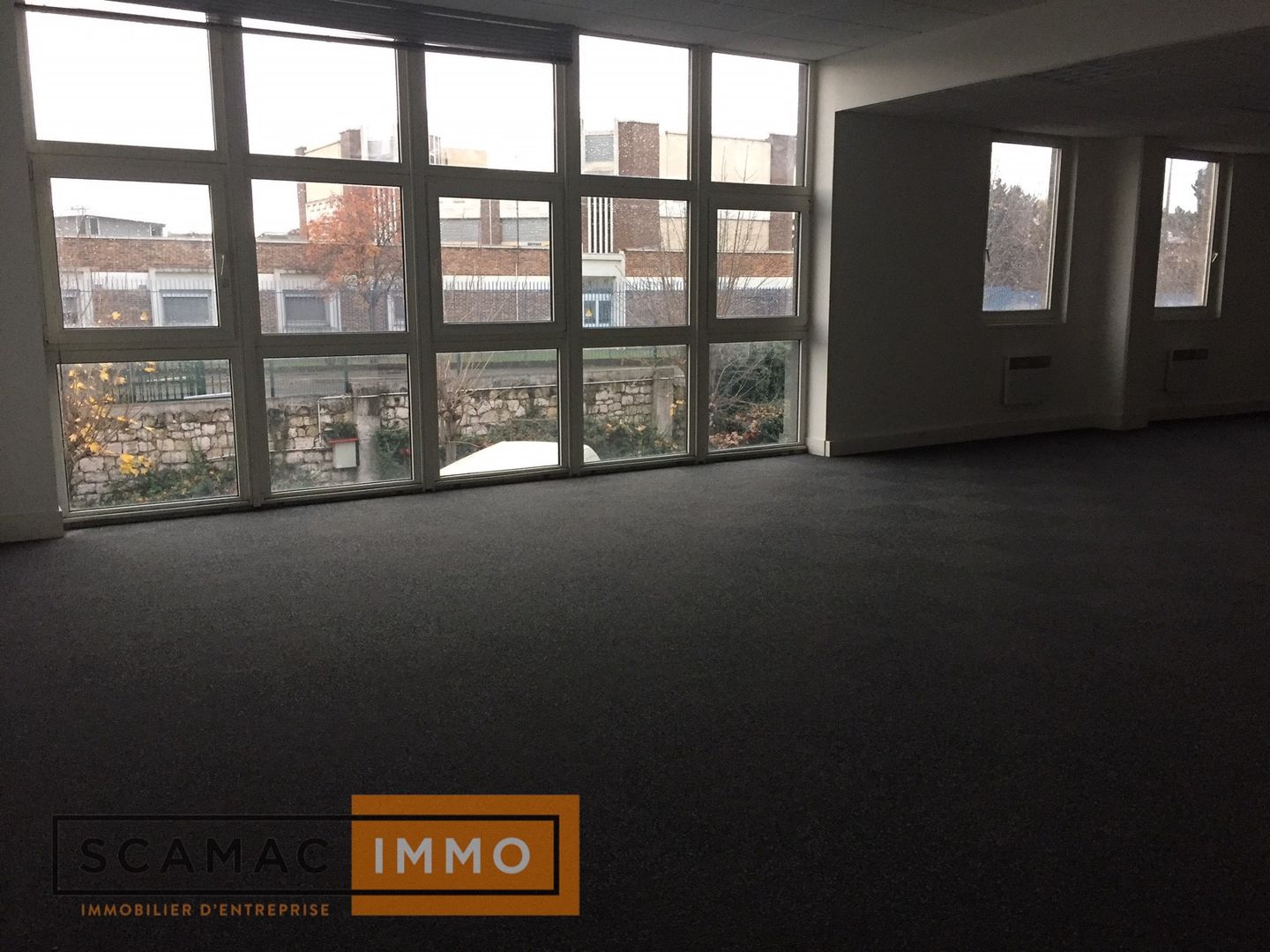 bureau de 50m², Évry (Essonne)