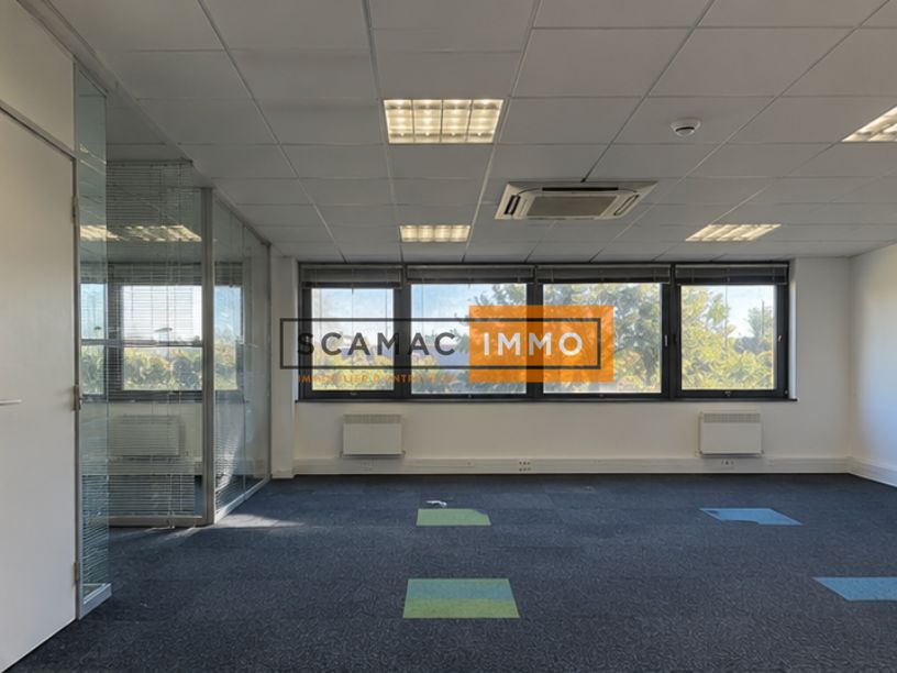 local d'activités de 1 460m², Villeneuve-la-Garenne (Hauts-de-Seine)