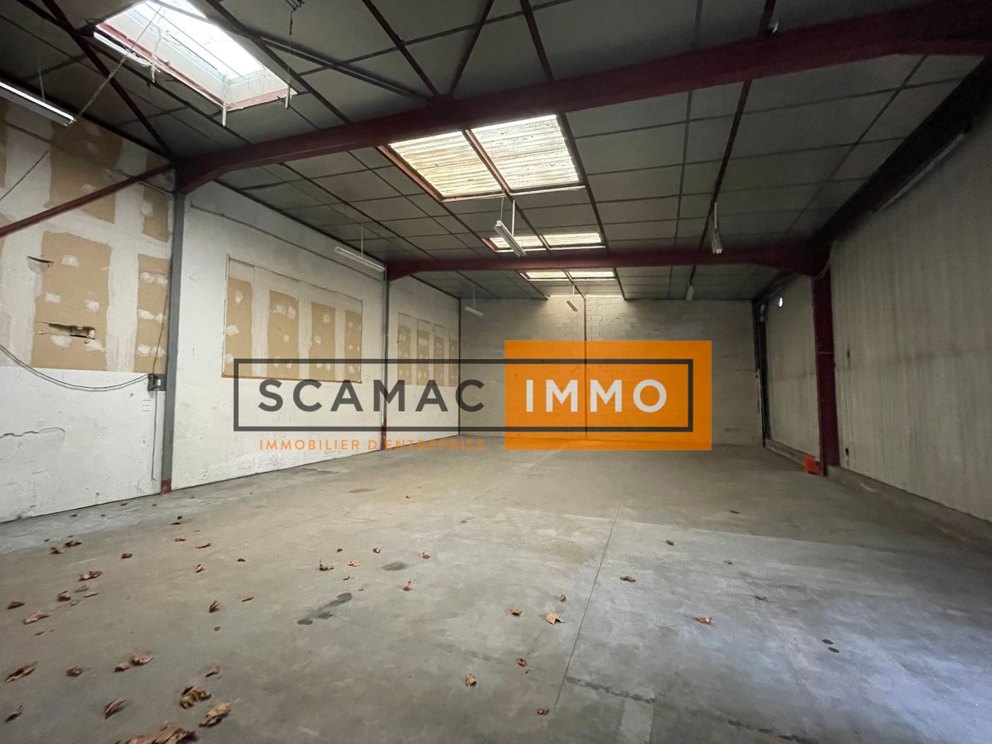 local d'activités de 828m², Villeneuve-la-Garenne (Hauts-de-Seine)