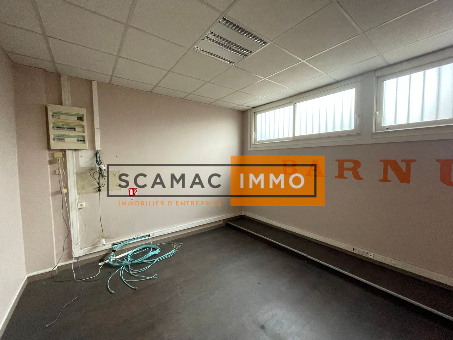 entrepôt de 828m², Villeneuve-la-Garenne (Hauts-de-Seine)