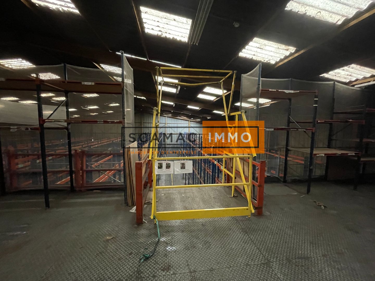 local d'activités de 2 245m², Villeneuve-la-Garenne (Hauts-de-Seine)