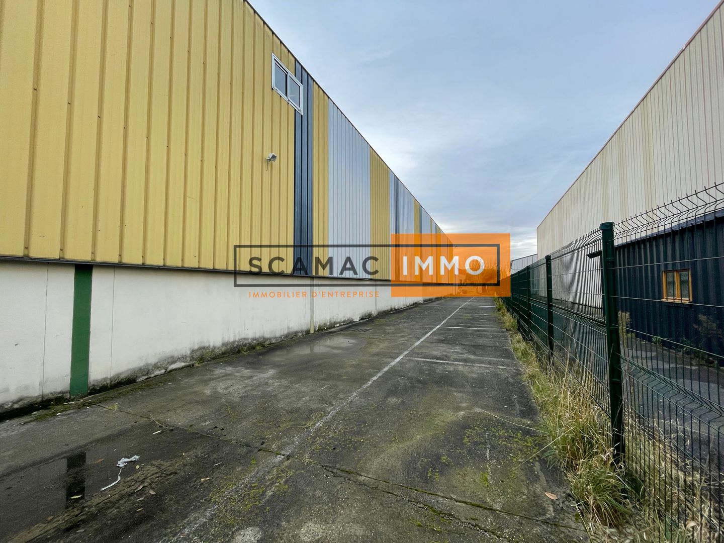 local d'activités de 2 245m², Villeneuve-la-Garenne (Hauts-de-Seine)