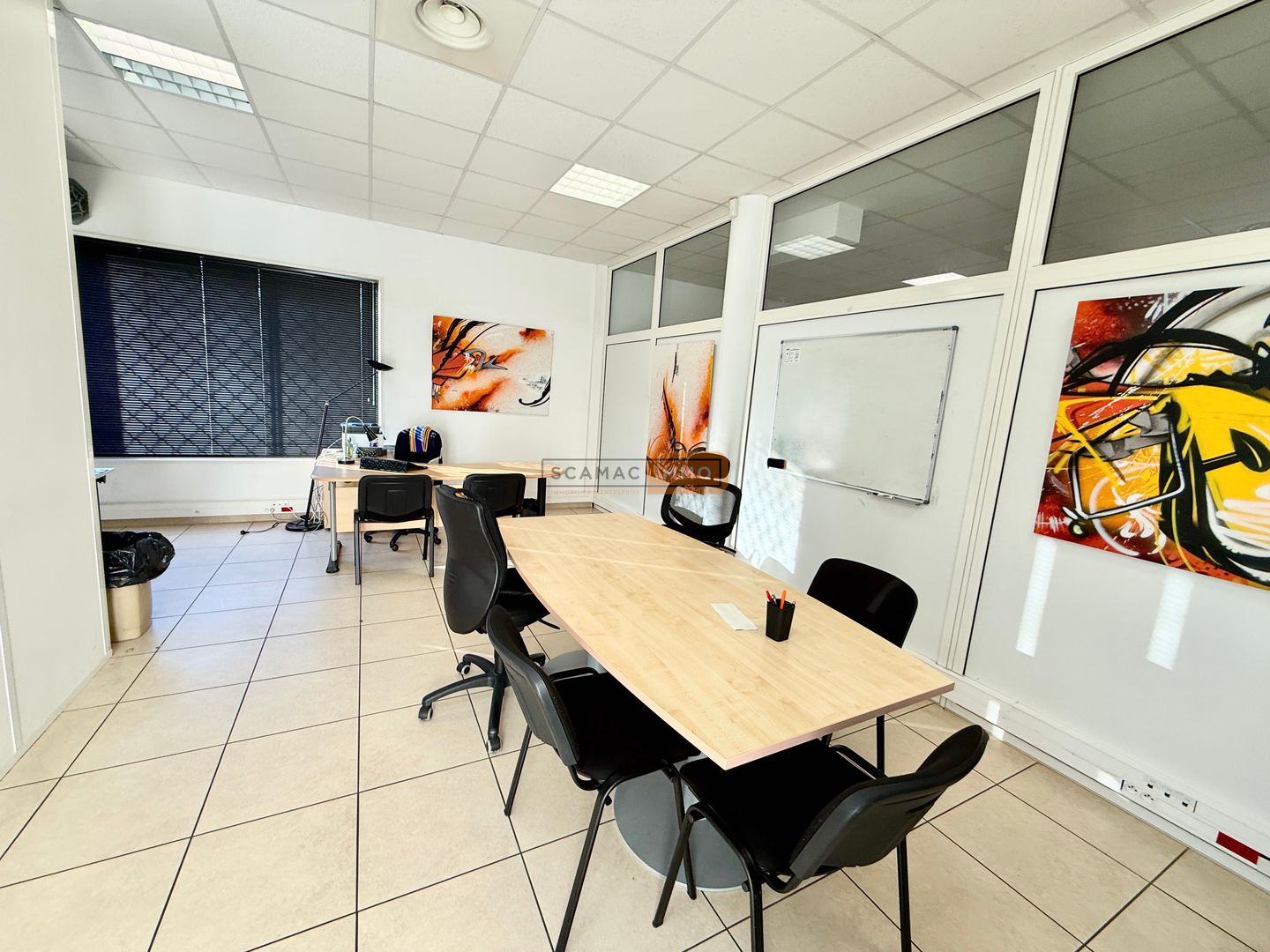 local d'activités de 458m², Fréjus (Var)