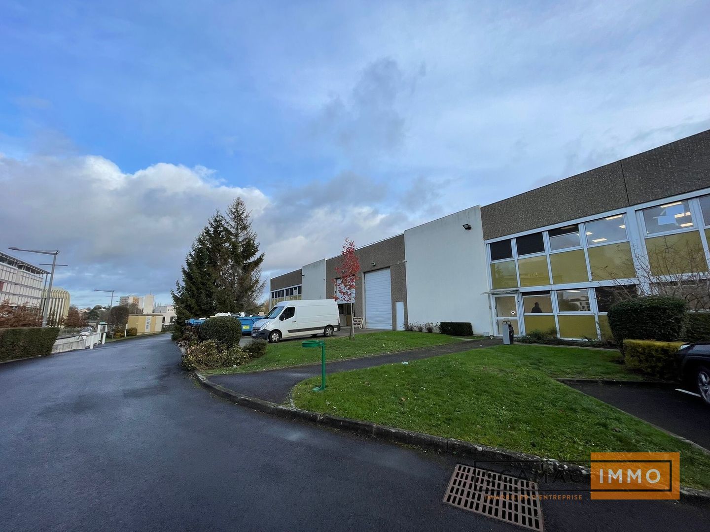 entrepôt de 1&nbsp;380m², Massy (Essonne)