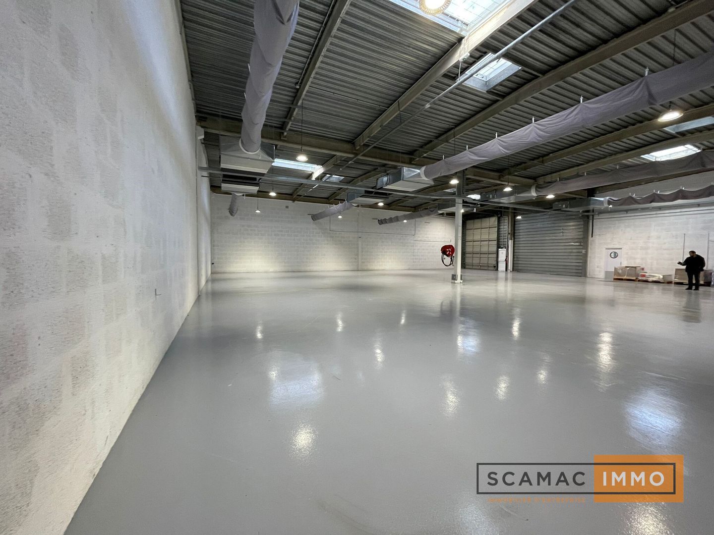 entrepôt de 706m², Massy (Essonne)