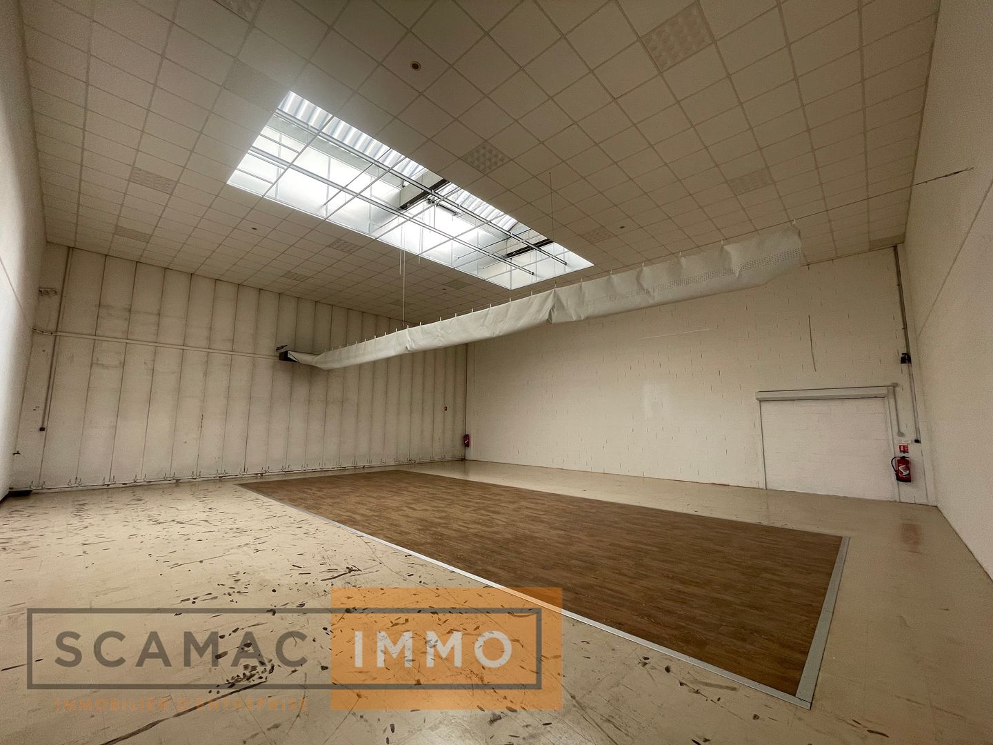 local d'activités de 390m², Savigny-le-Temple (Seine-et-Marne)