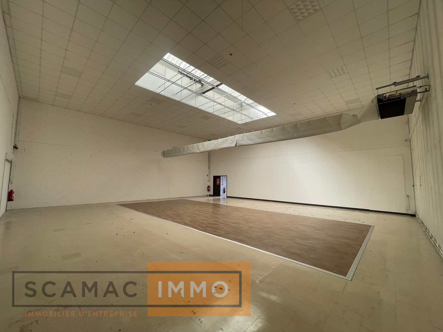 local d'activités de 390m², Savigny-le-Temple (Seine-et-Marne)