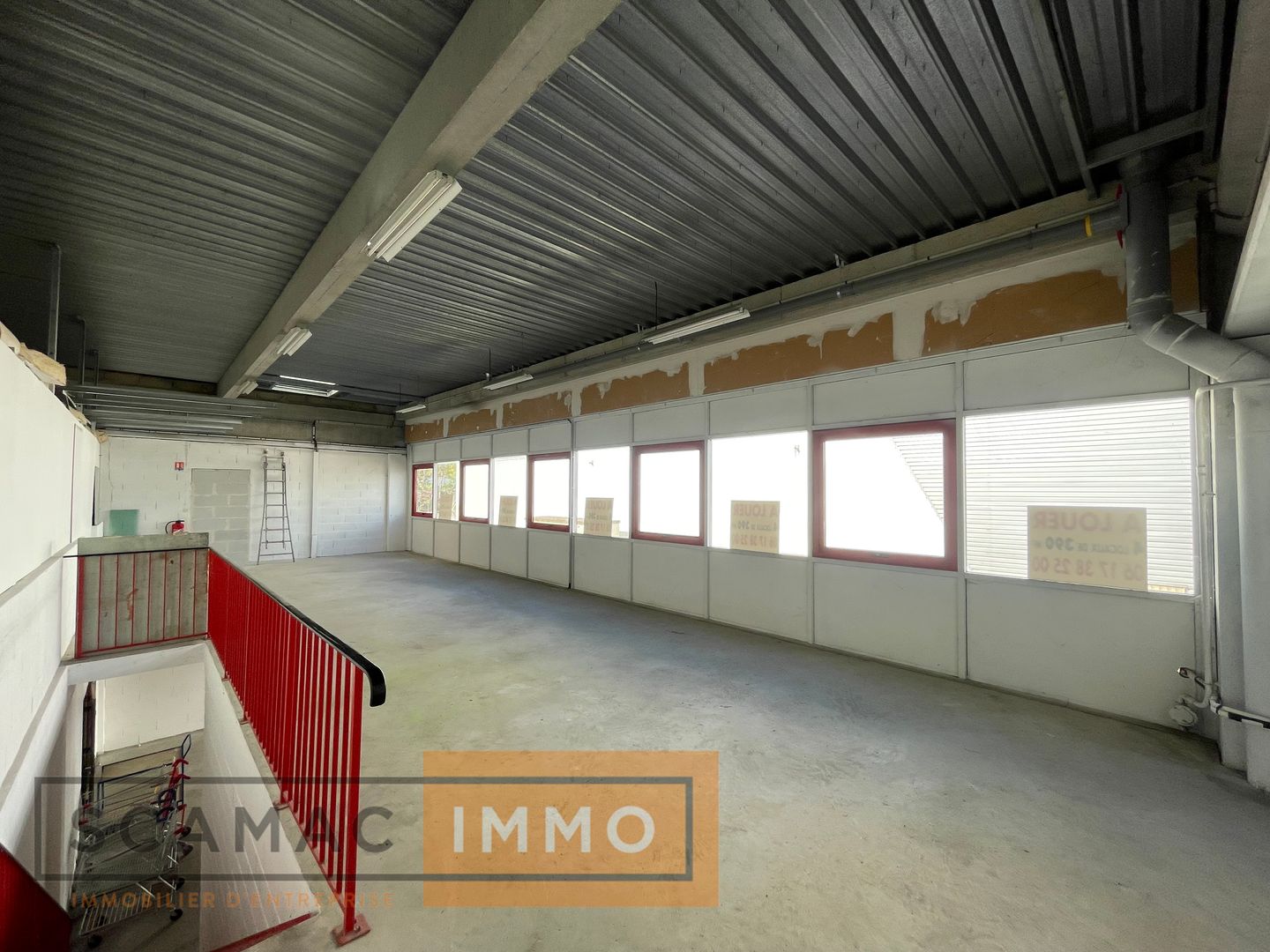 local d'activités de 390m², Savigny-le-Temple (Seine-et-Marne)