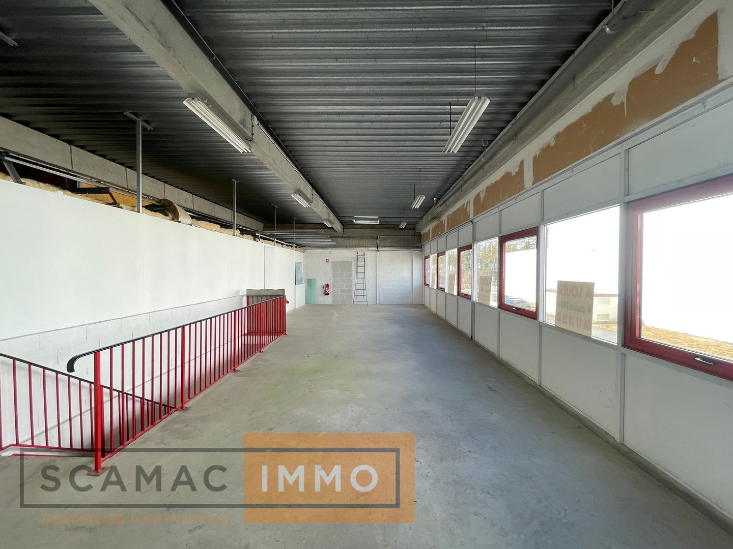 local d'activités de 390m², Savigny-le-Temple (Seine-et-Marne)