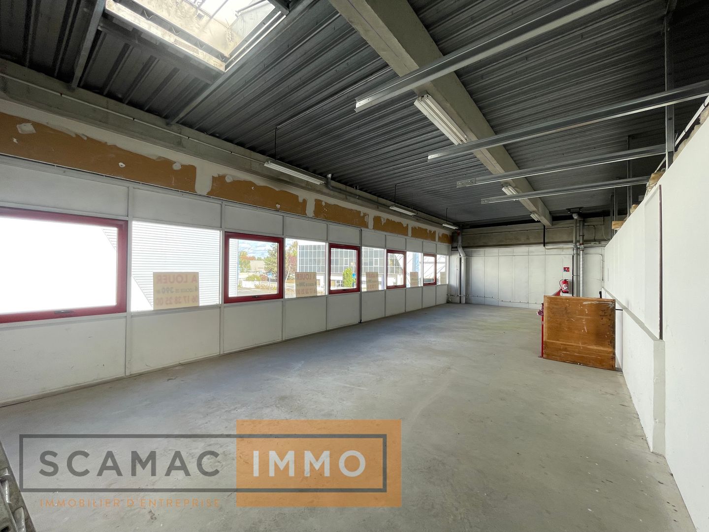 local d'activités de 390m², Savigny-le-Temple (Seine-et-Marne)