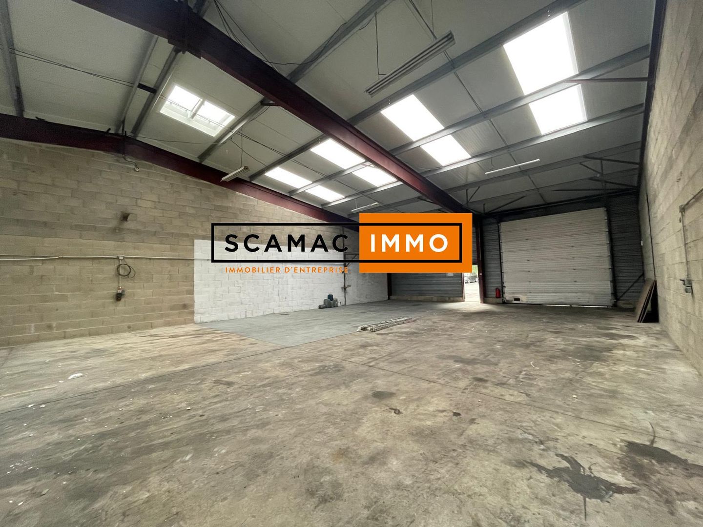 local d'activités de 421m², Ecquevilly (Yvelines)