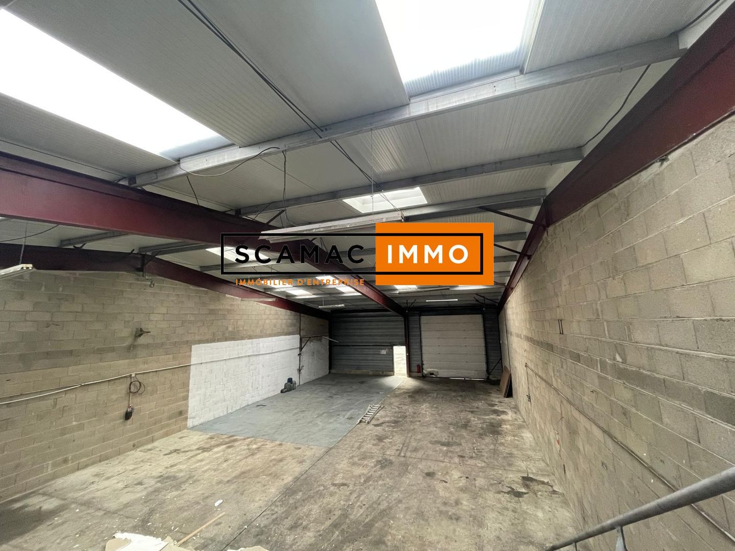 local d'activités de 421m², Ecquevilly (Yvelines)