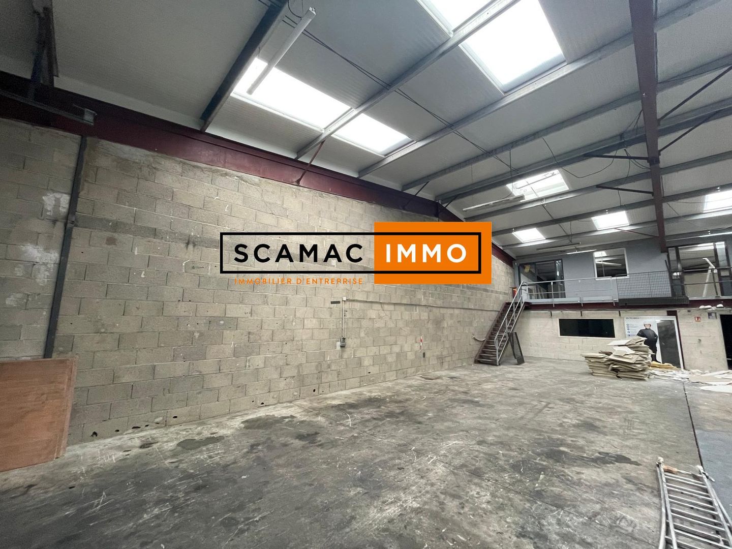 local d'activités de 421m², Ecquevilly (Yvelines)