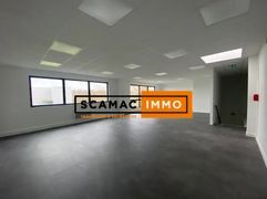 local d'activités de 405m², Aubergenville (Yvelines)