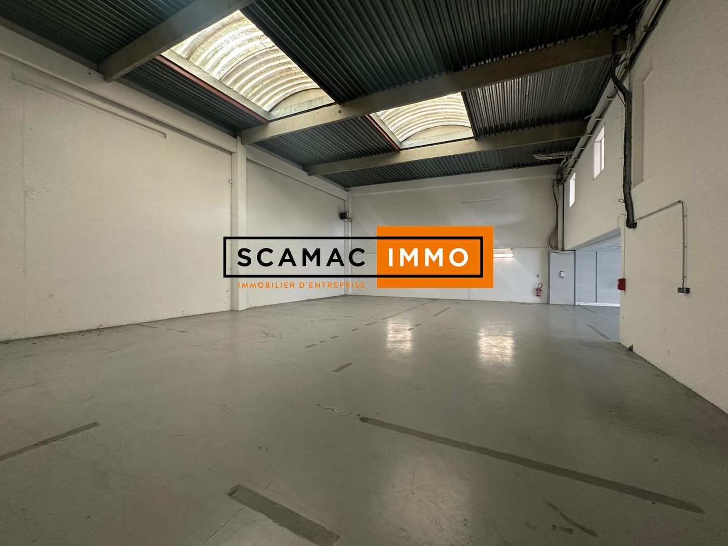 local d'activités de 535m², Poissy (Yvelines)