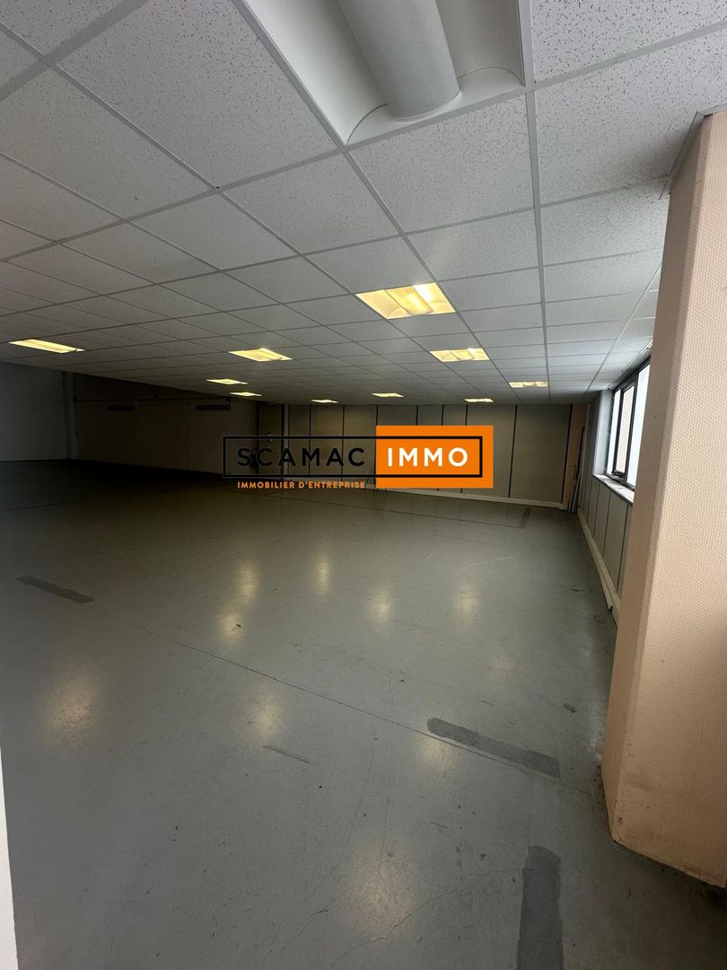 local d'activités de 535m², Poissy (Yvelines)