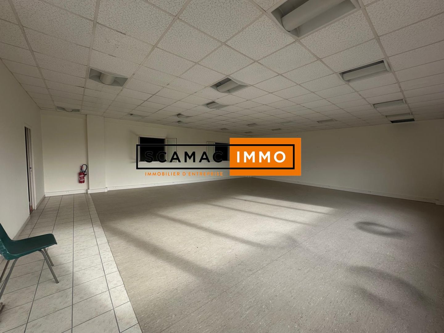 local d'activités de 535m², Poissy (Yvelines)