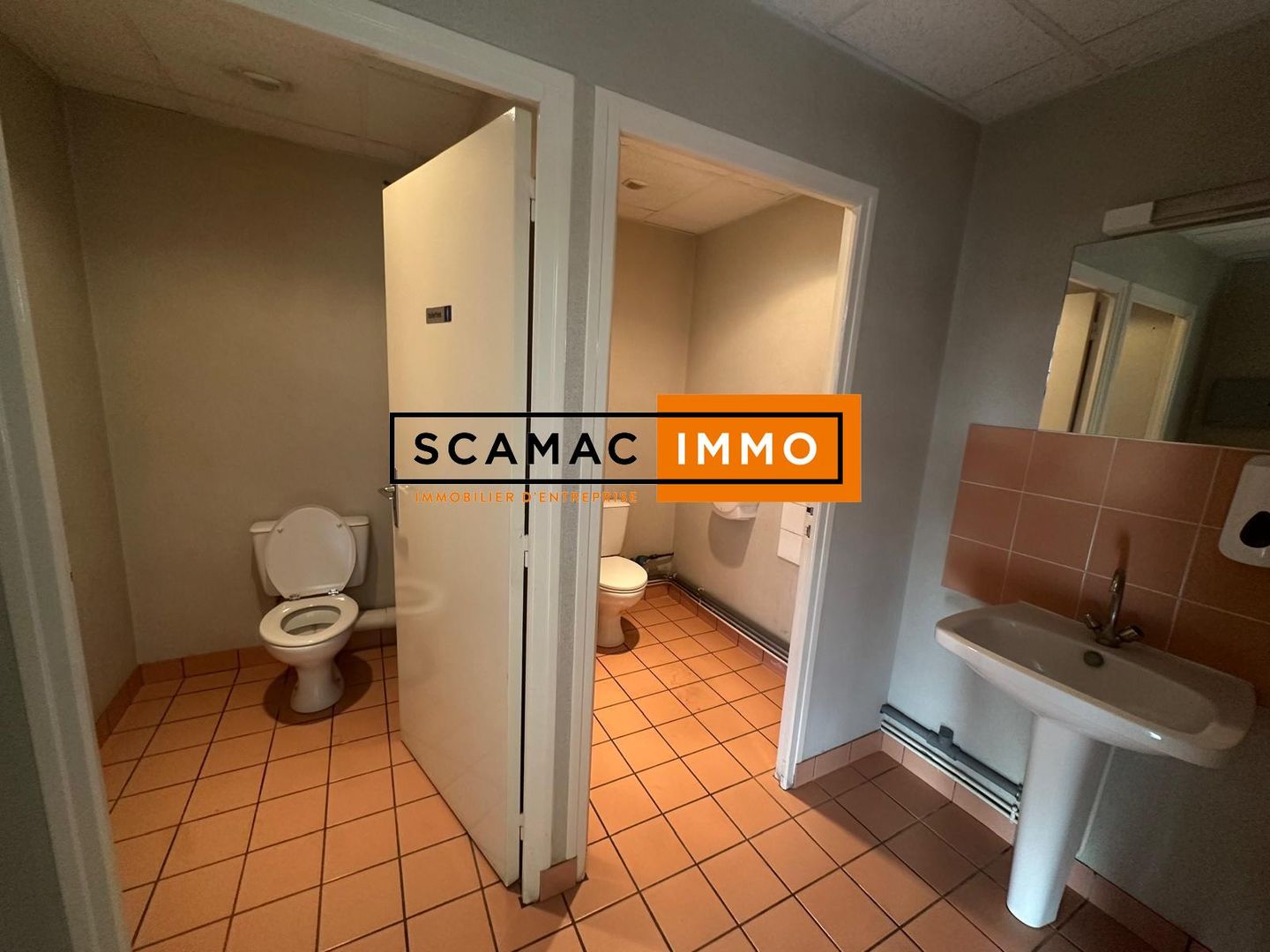 local d'activités de 535m², Poissy (Yvelines)