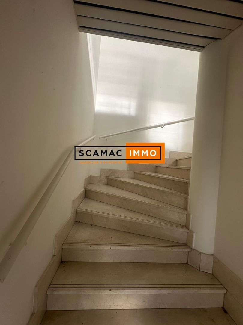 entrepôt de 535m², Poissy (Yvelines)