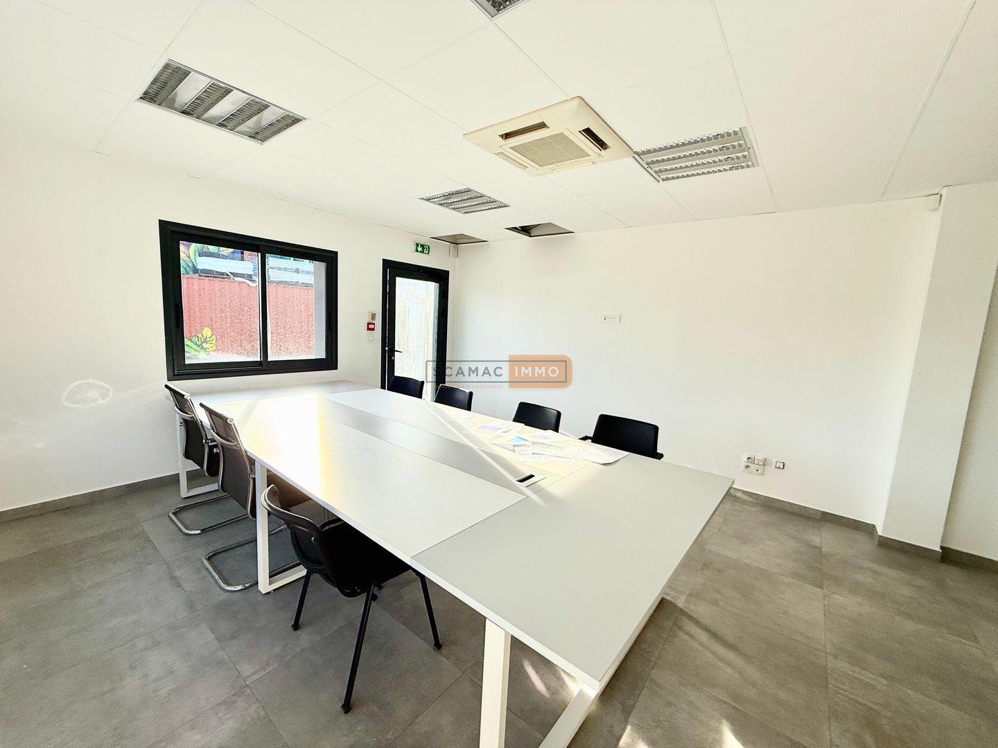 bureau de 34m², FREJUS ()