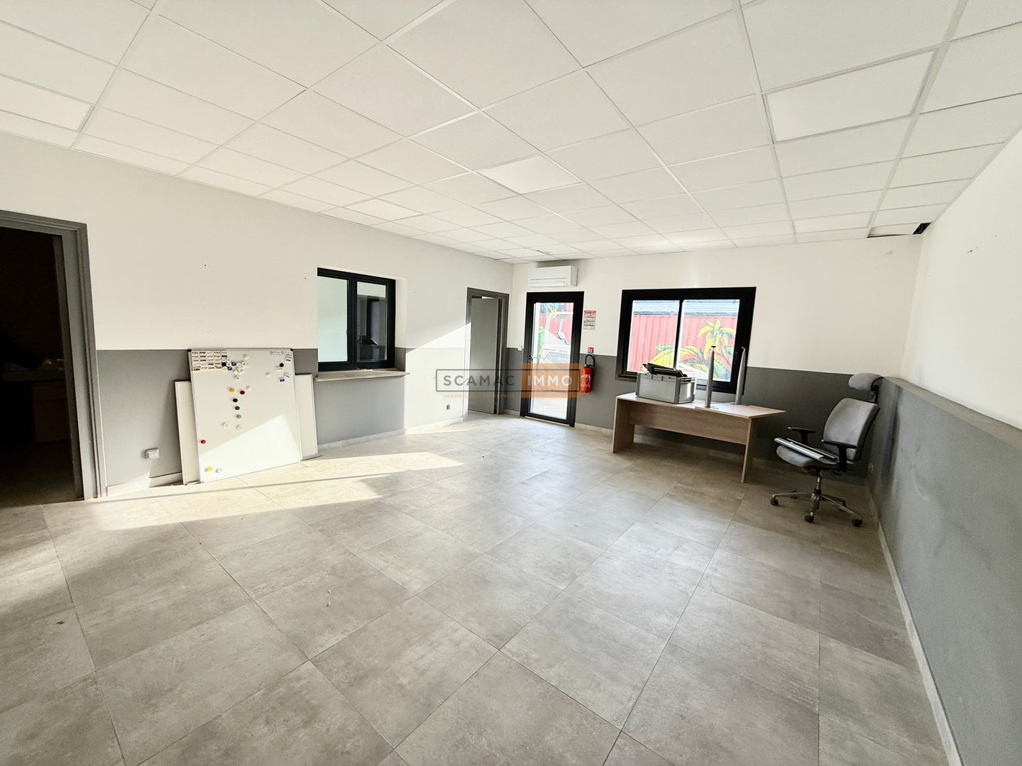 bureau de 90m², FREJUS ()