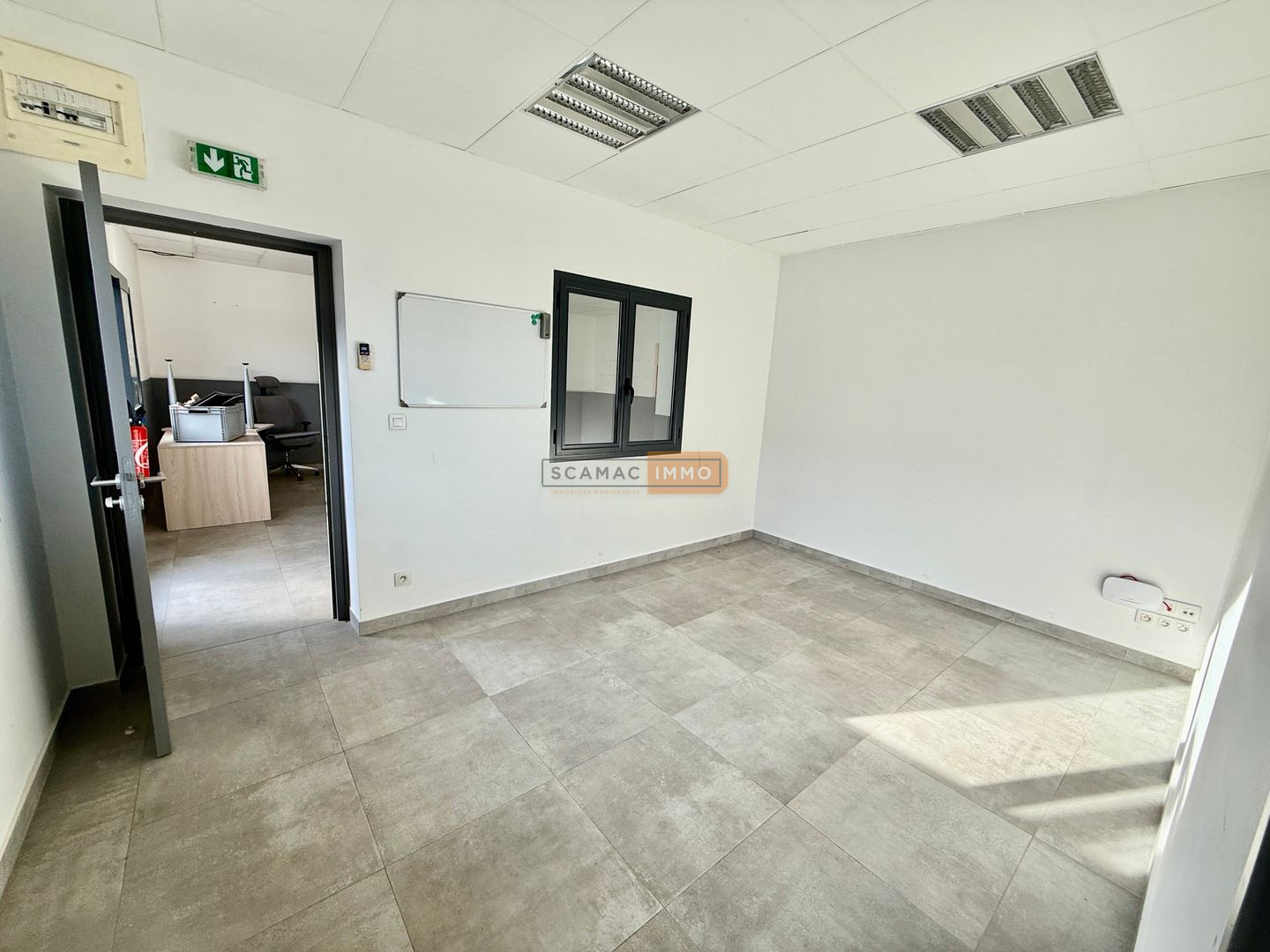 bureau de 90m², FREJUS ()