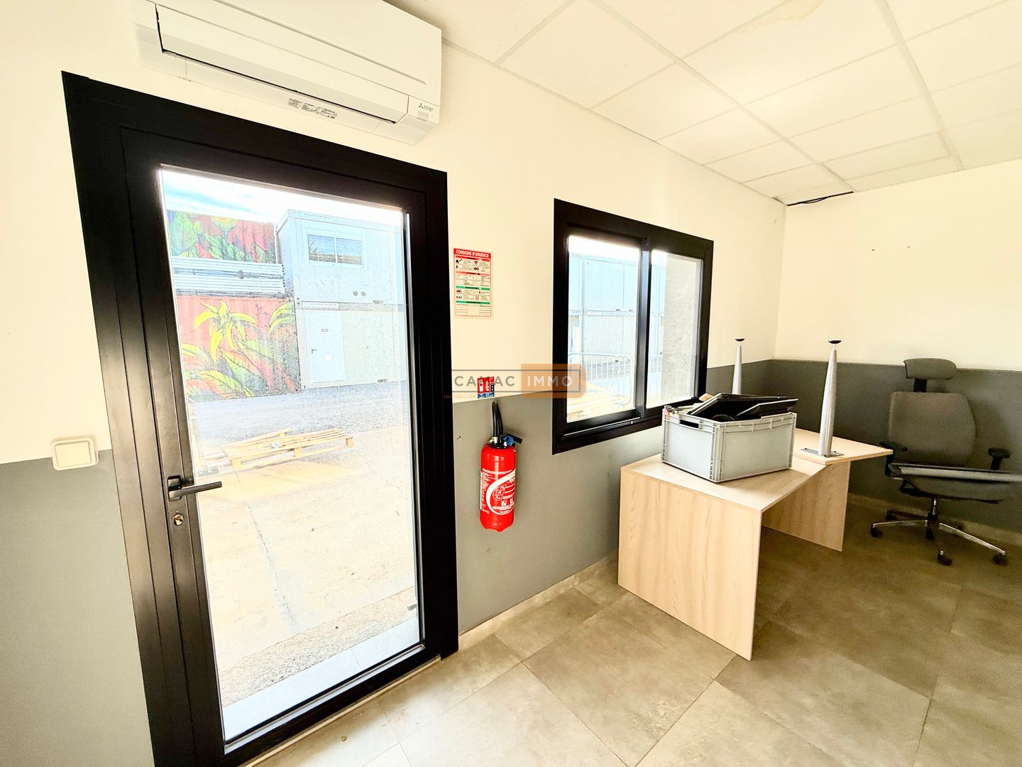 bureau de 90m², FREJUS ()