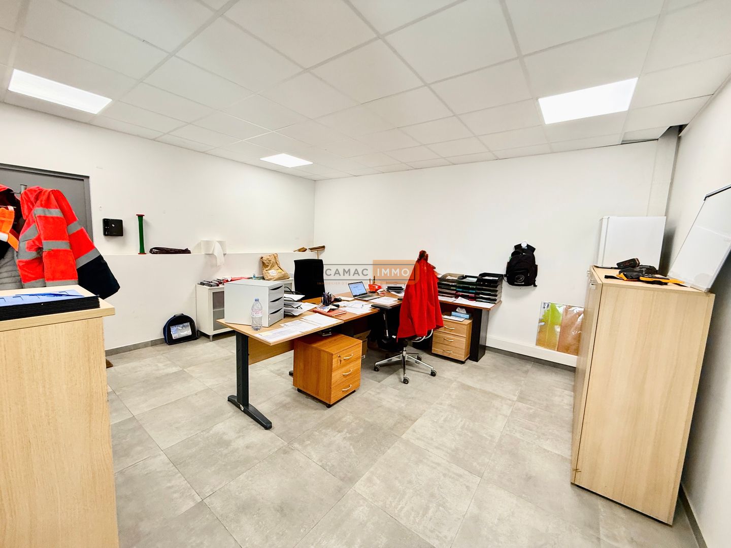 bureau de 124m², FREJUS ()