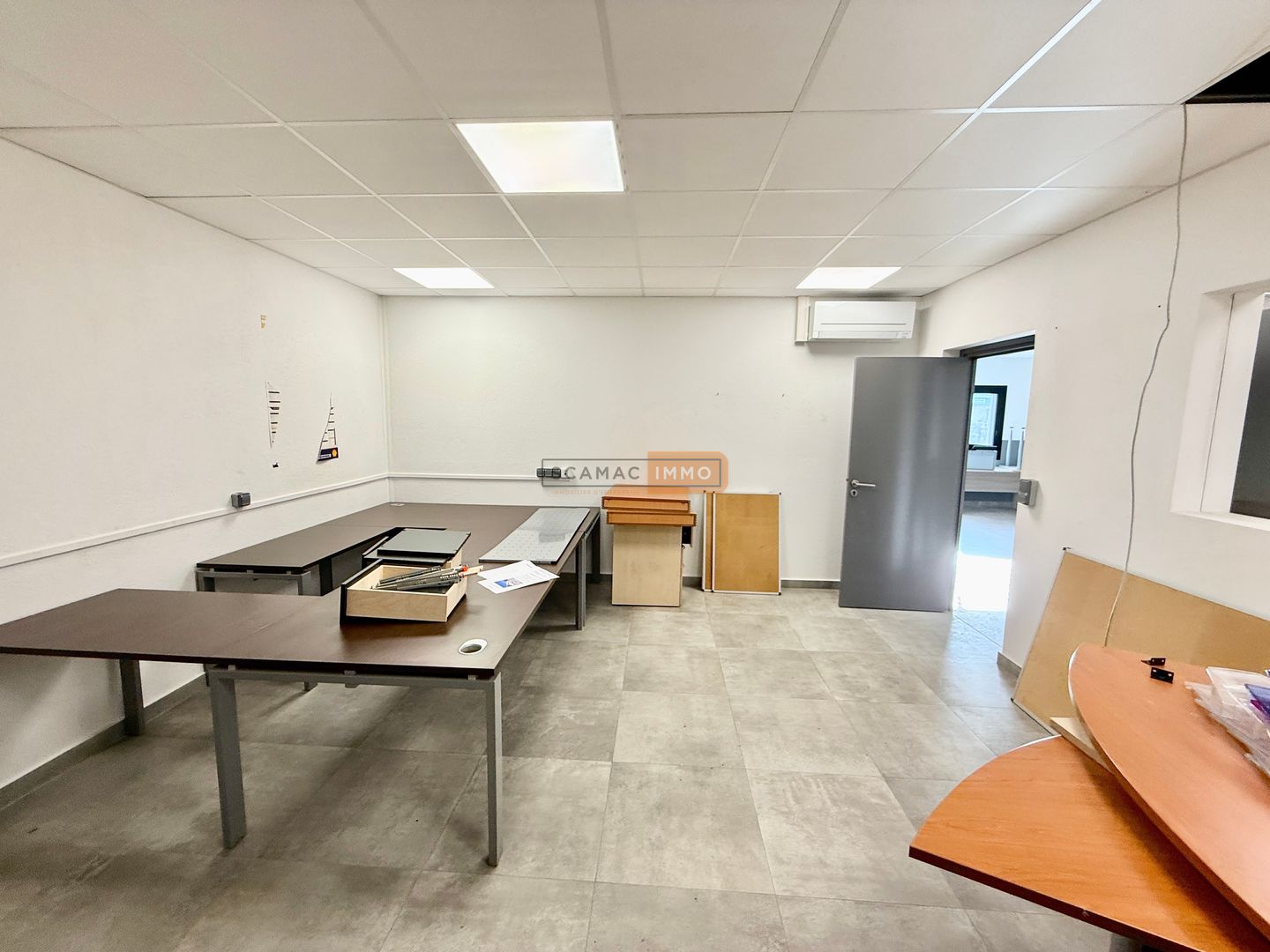 bureau de 124m², FREJUS ()