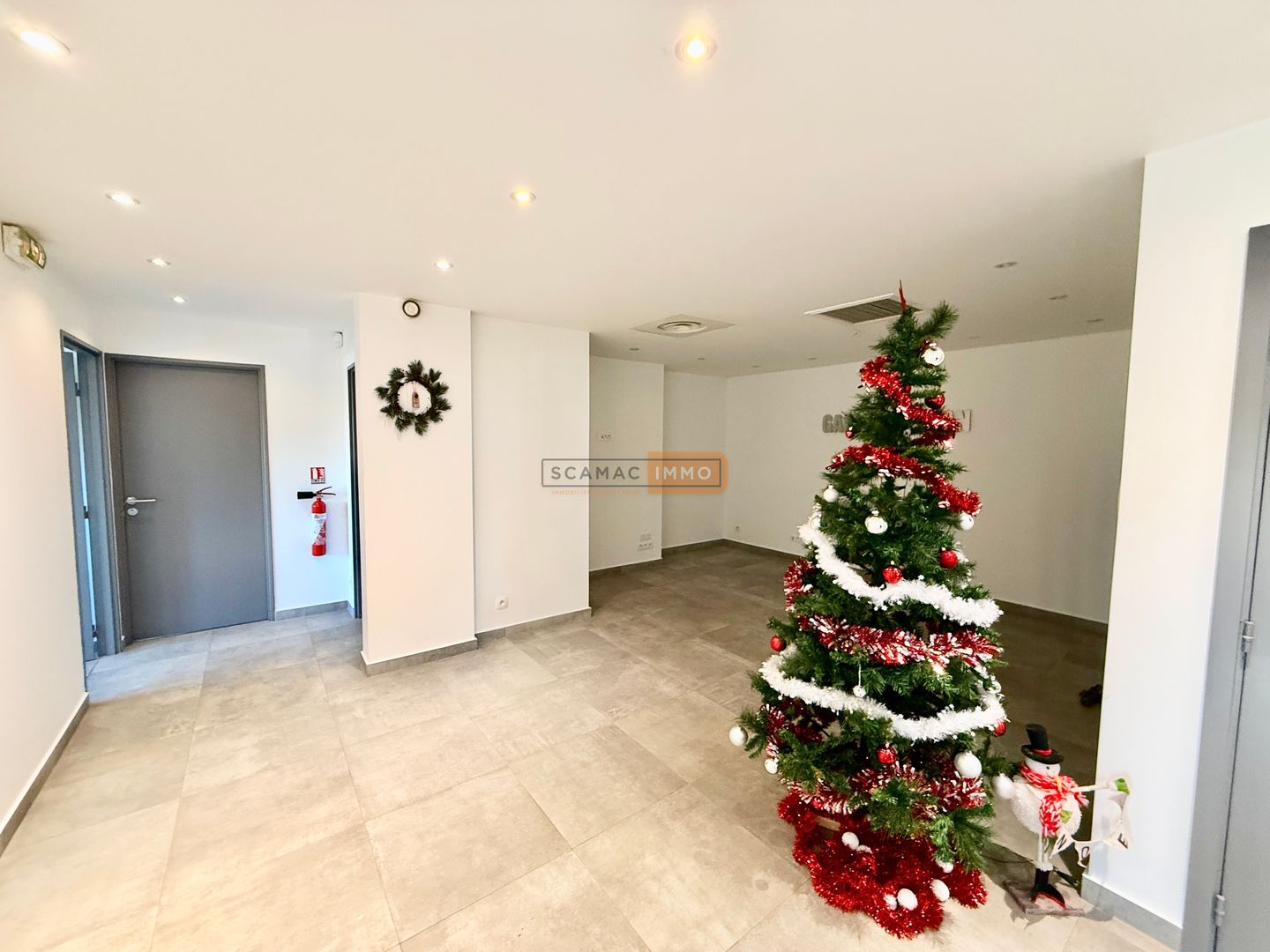 bureau de 75m², FREJUS ()