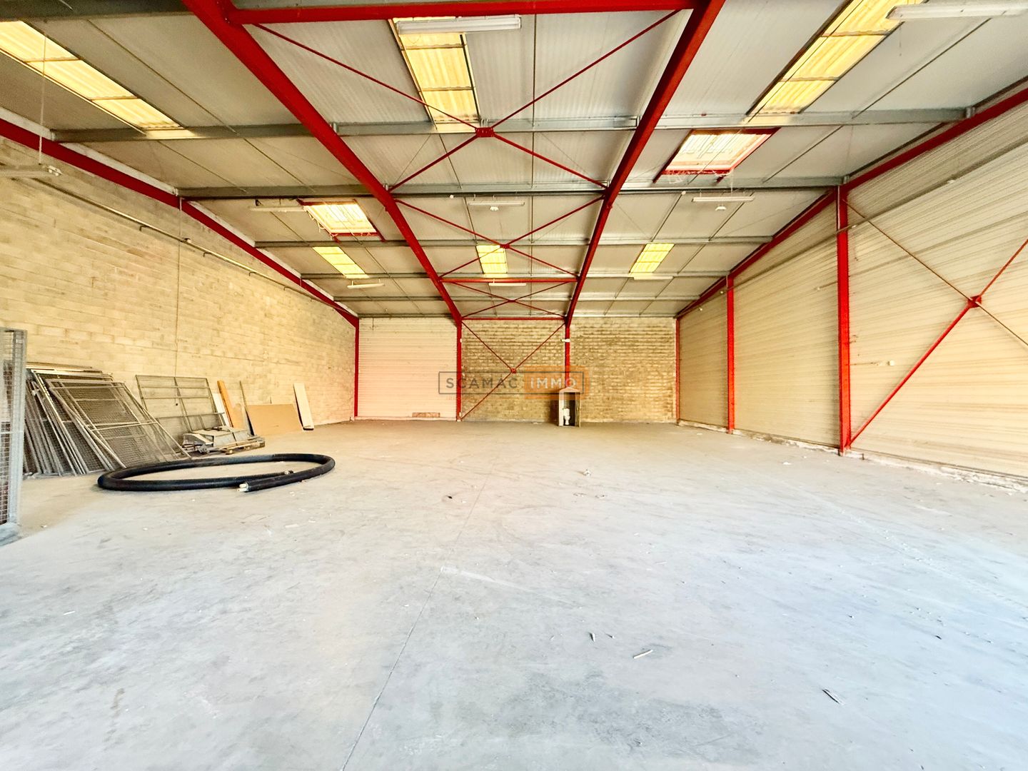 entrepôt de 450m², Le Muy (Var)