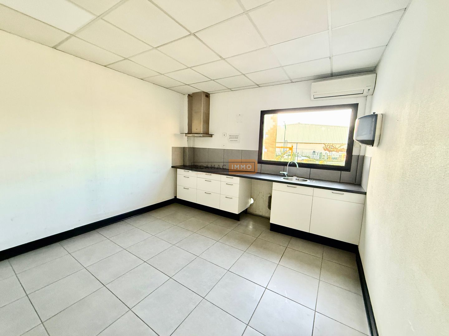 local d'activités de 370m², Le Muy (Var)