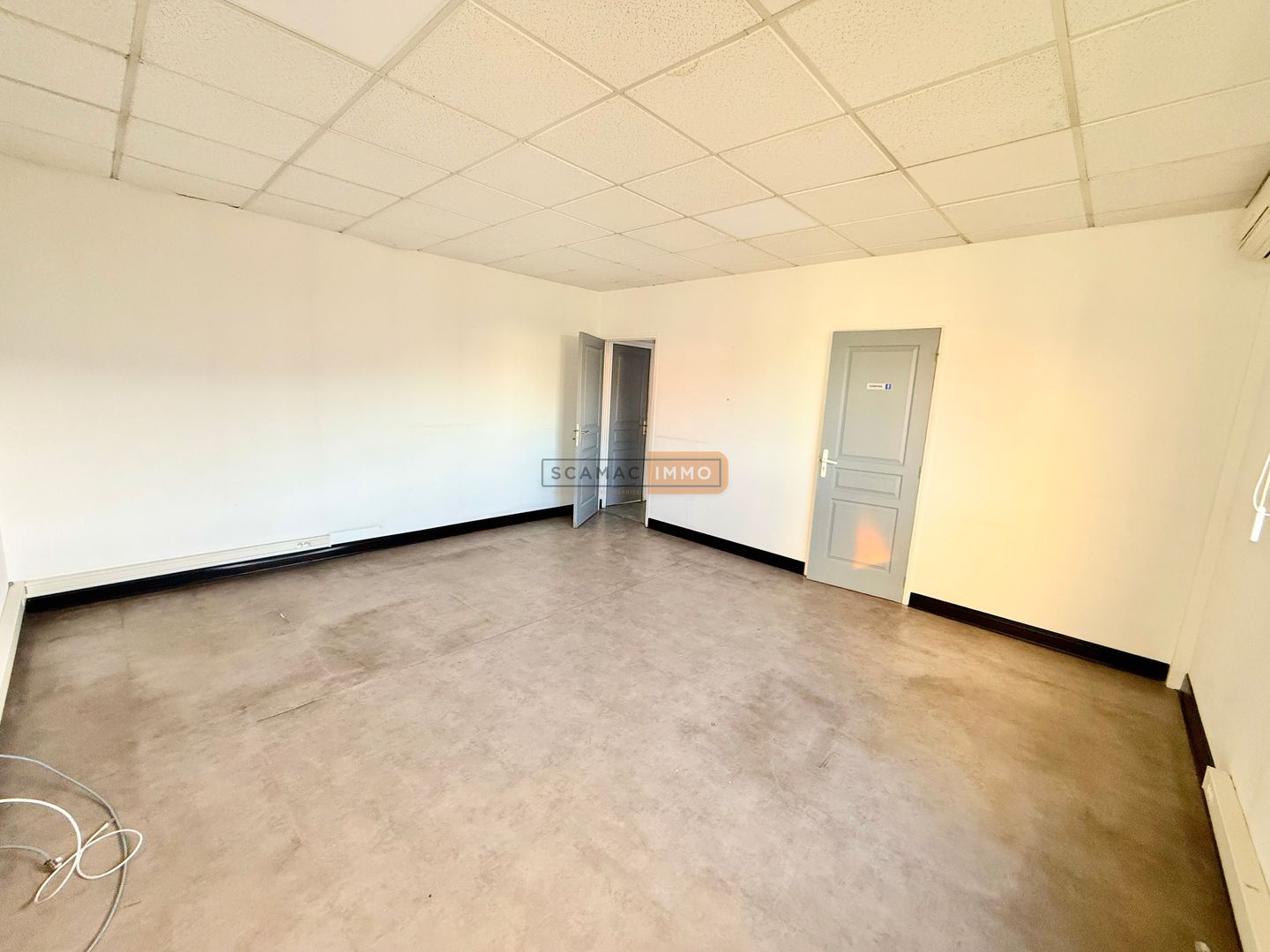 local d'activités de 370m², Le Muy (Var)