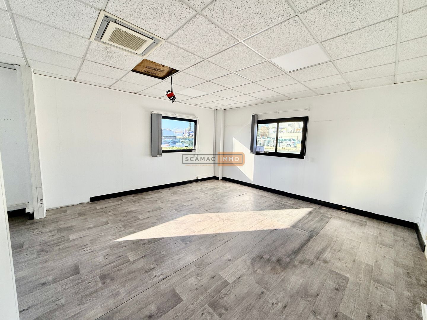 local d'activités de 370m², Le Muy (Var)