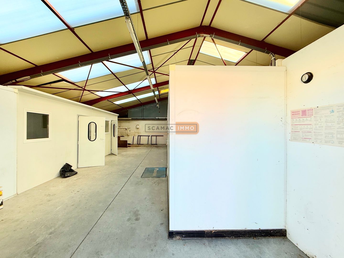 local d'activités de 370m², Le Muy (Var)