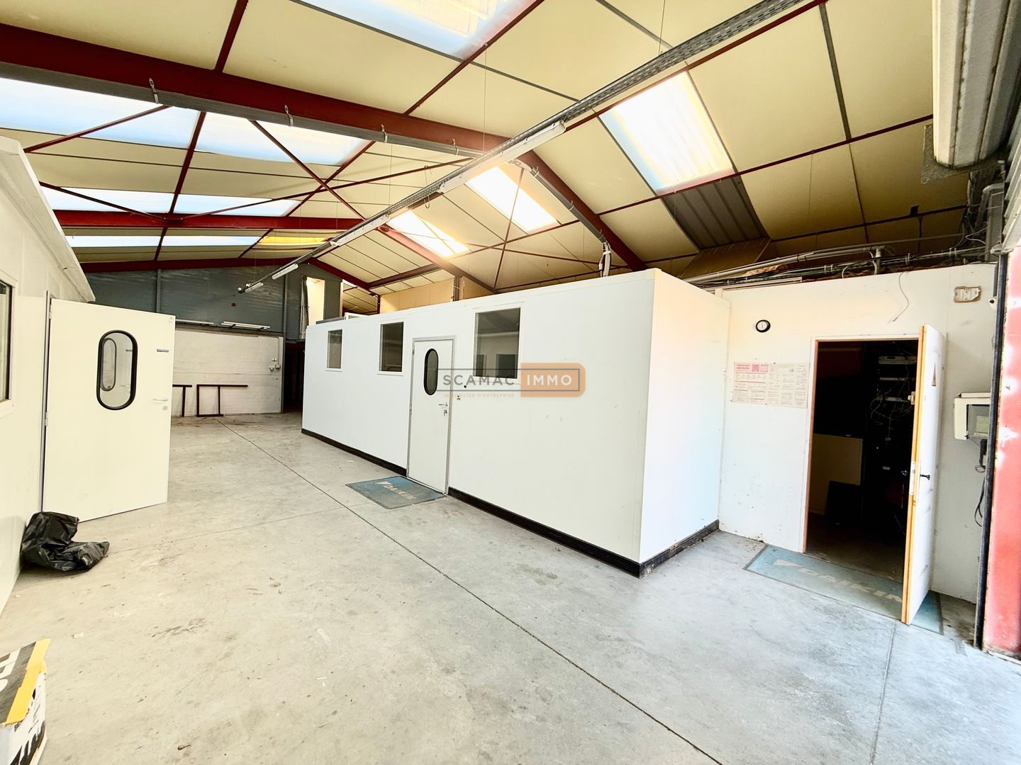 local d'activités de 370m², Le Muy (Var)