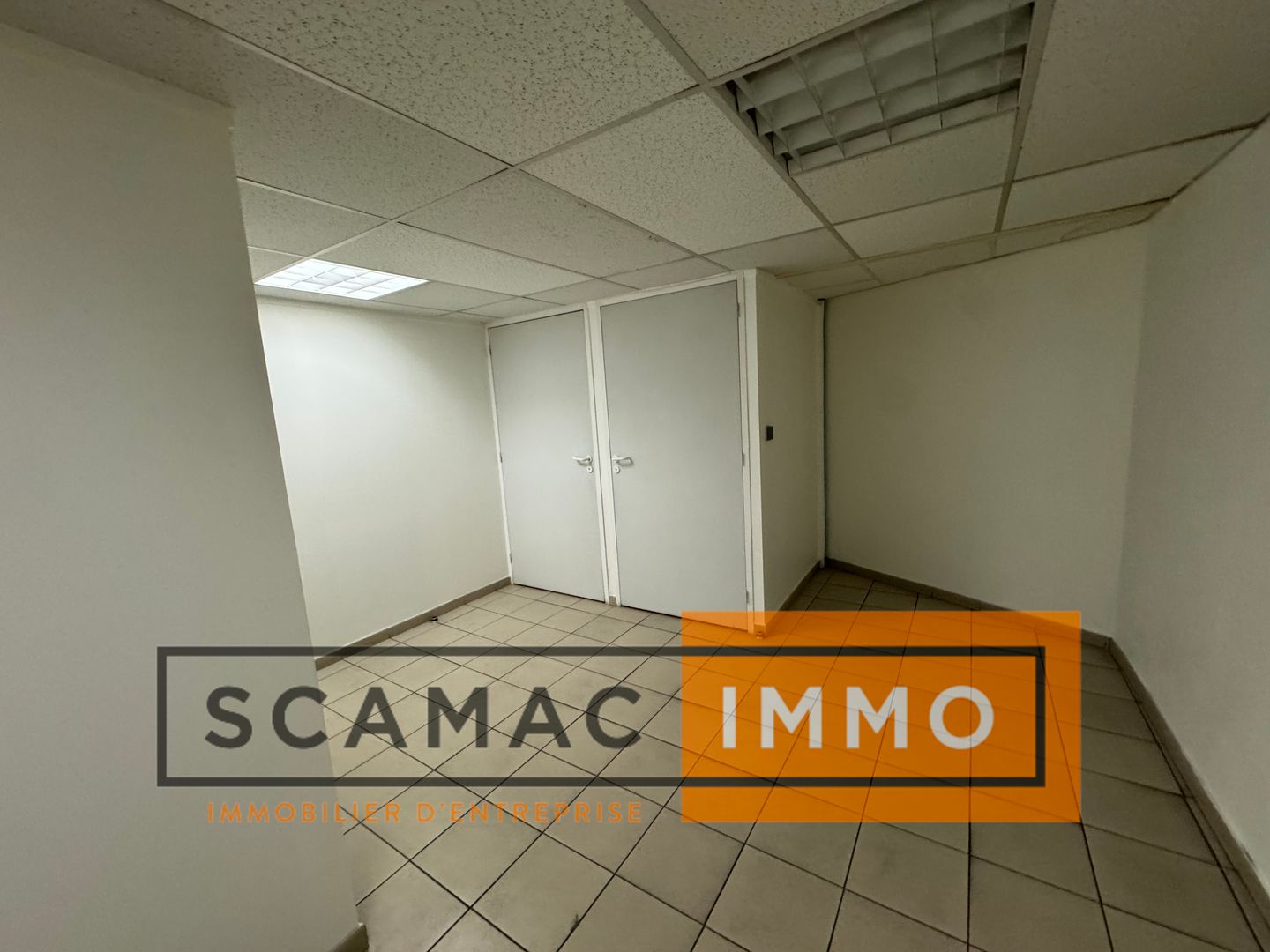 local commercial de 800m², Avignon (Vaucluse)