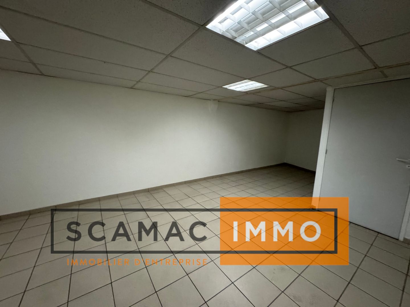 local commercial de 800m², Avignon (Vaucluse)