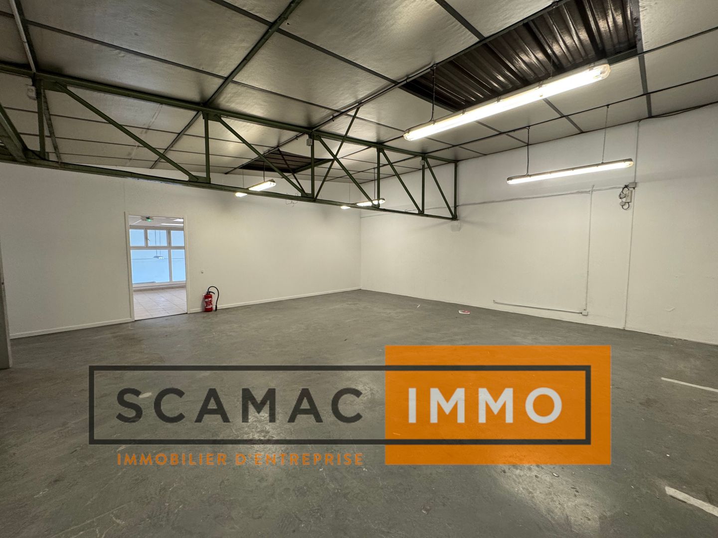 local commercial de 800m², Avignon (Vaucluse)