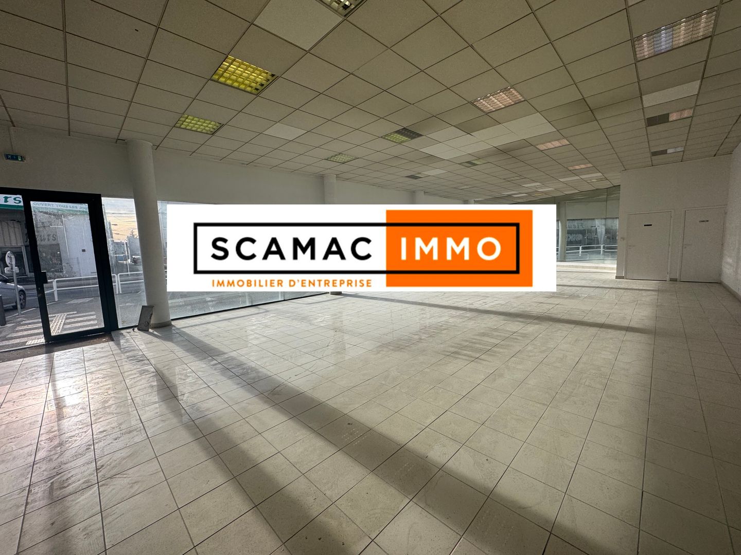 local commercial de 800m², Avignon (Vaucluse)