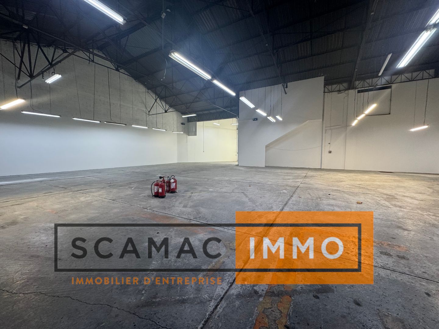 local commercial de 800m², Avignon (Vaucluse)