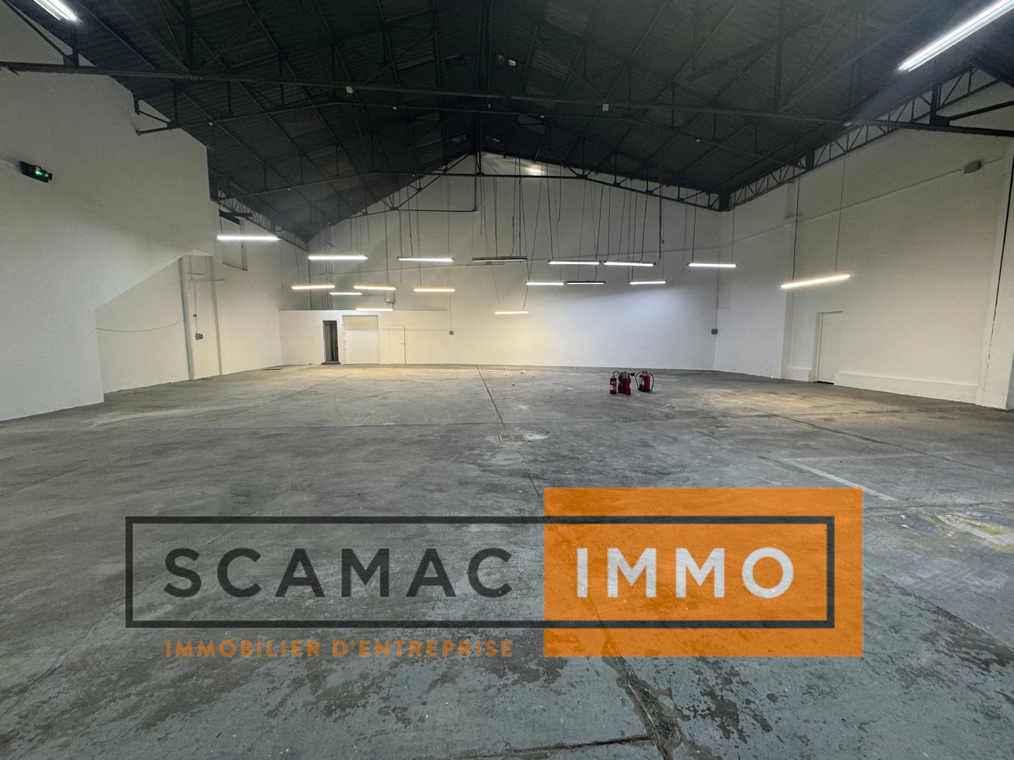 local commercial de 800m², Avignon (Vaucluse)